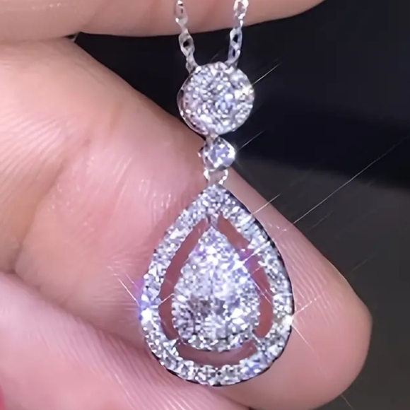 925 Sterling Silver Pear Shaped Necklace - Picture 1 of 4